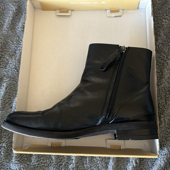 Booties - Picture 3 of 7